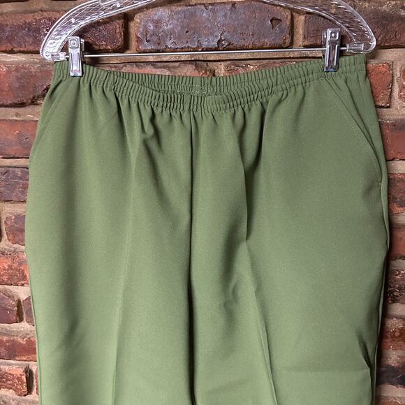 Koret Olive Army Green Pull-On Cropped Capri Chino Pants Women's Size 18PS - Picture 2 of 5